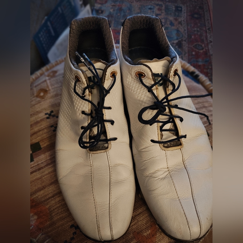 Sz 11 foot joy DNA golf shoes